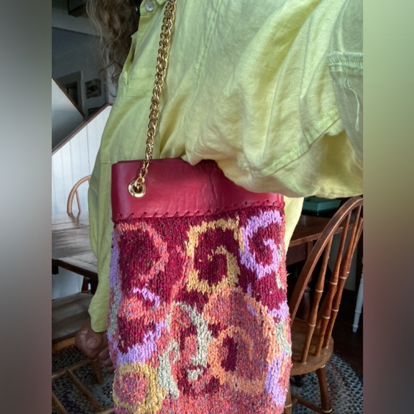 Artisan Crafted Swirl Design Red Bucket Bag Leather Closure Chain Shoulder EUC - Picture 10 of 11